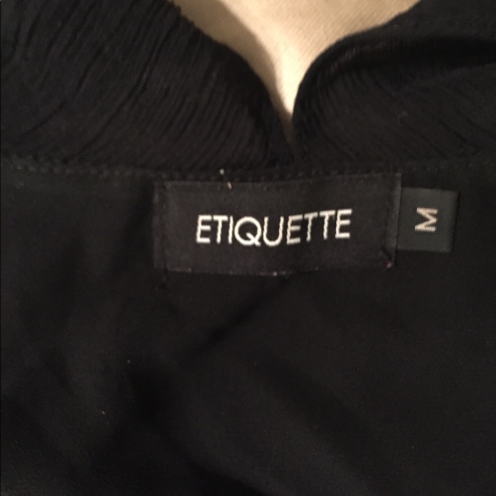 Cold shoulder top - Picture 3 of 4